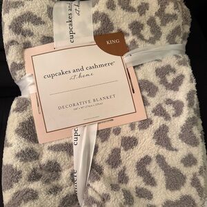 cupcakes & cashmere Leopard Print Blanket - KING